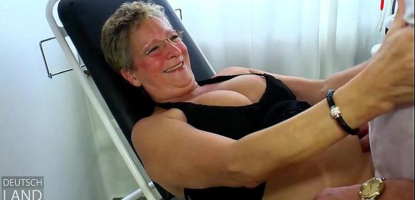 Die Angie und der Martin P. saufen zusammen und tauschen intensivs Körperflüssigkeiten aus